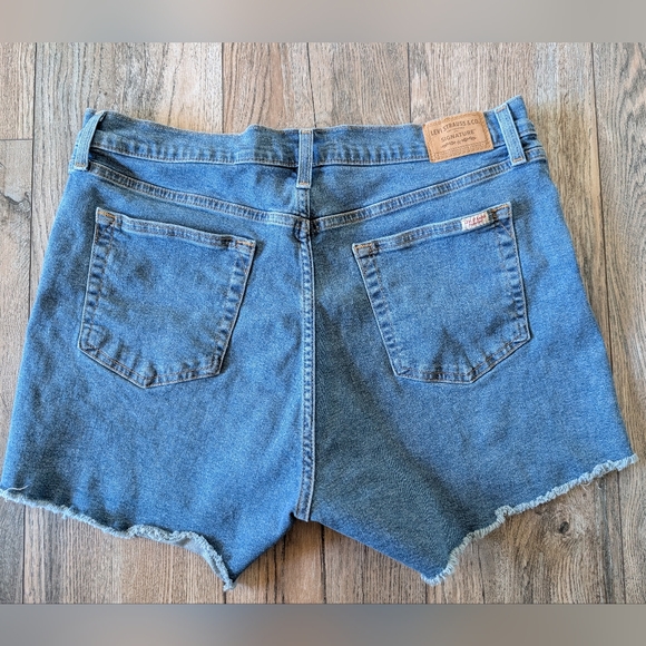 LEVI'S Distressed Denim Shorts Cutoffs Size 14 - Picture 2 of 10